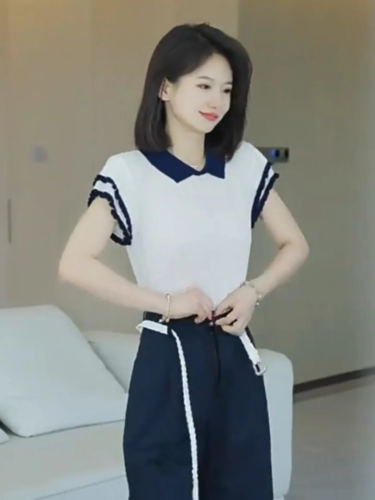 

Вязаная футболка из ледяного шелка с коротким рукавом, дизайн с цветовыми блоками, эффект похудения, модный летний топ, женская одежда для повседневной носки