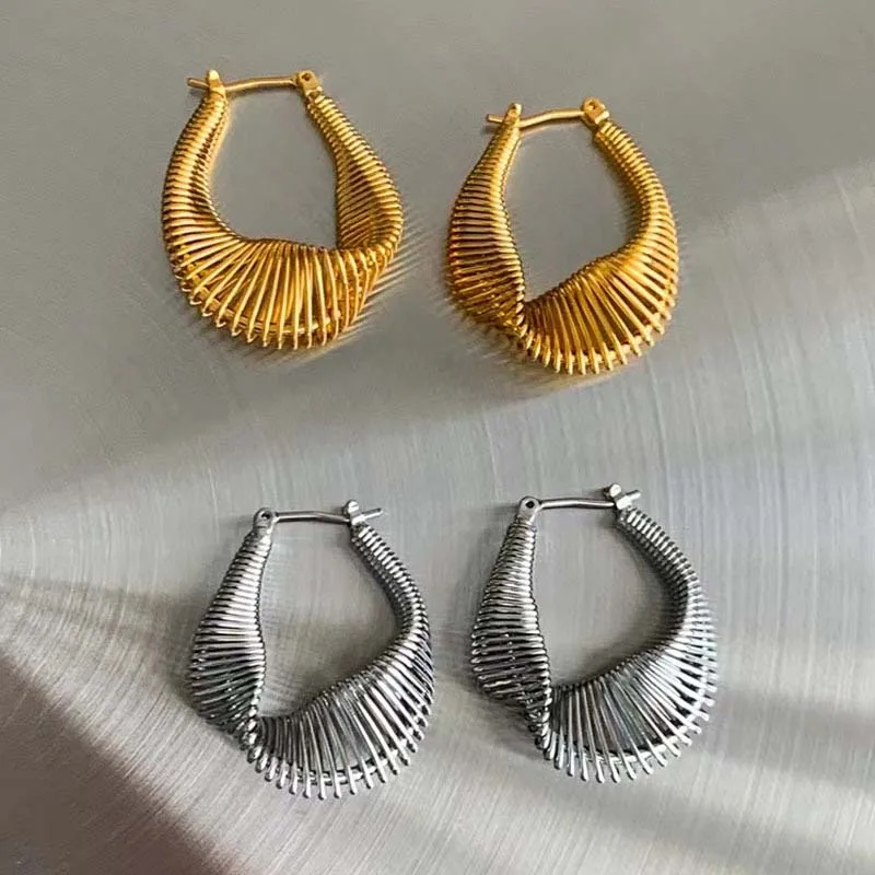 Vintage Metall verdrehte geometrische Creolen für Frauen Mode Gold Farbe unregelmäßige U-förmige Ohrringe Schmuck Geschenk