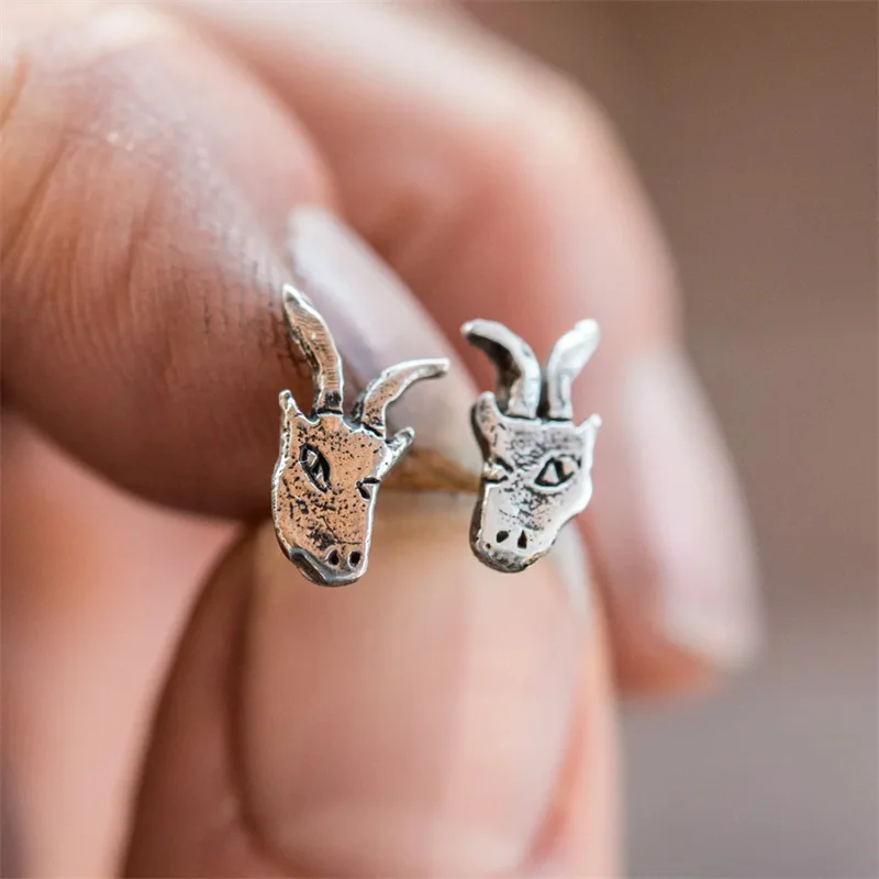 

Vintage Hand Carved Sheep Stud Women's Earrings Cute Silver Color Metal Geometry Daily Wear Party Jewelry Anniversary Gift