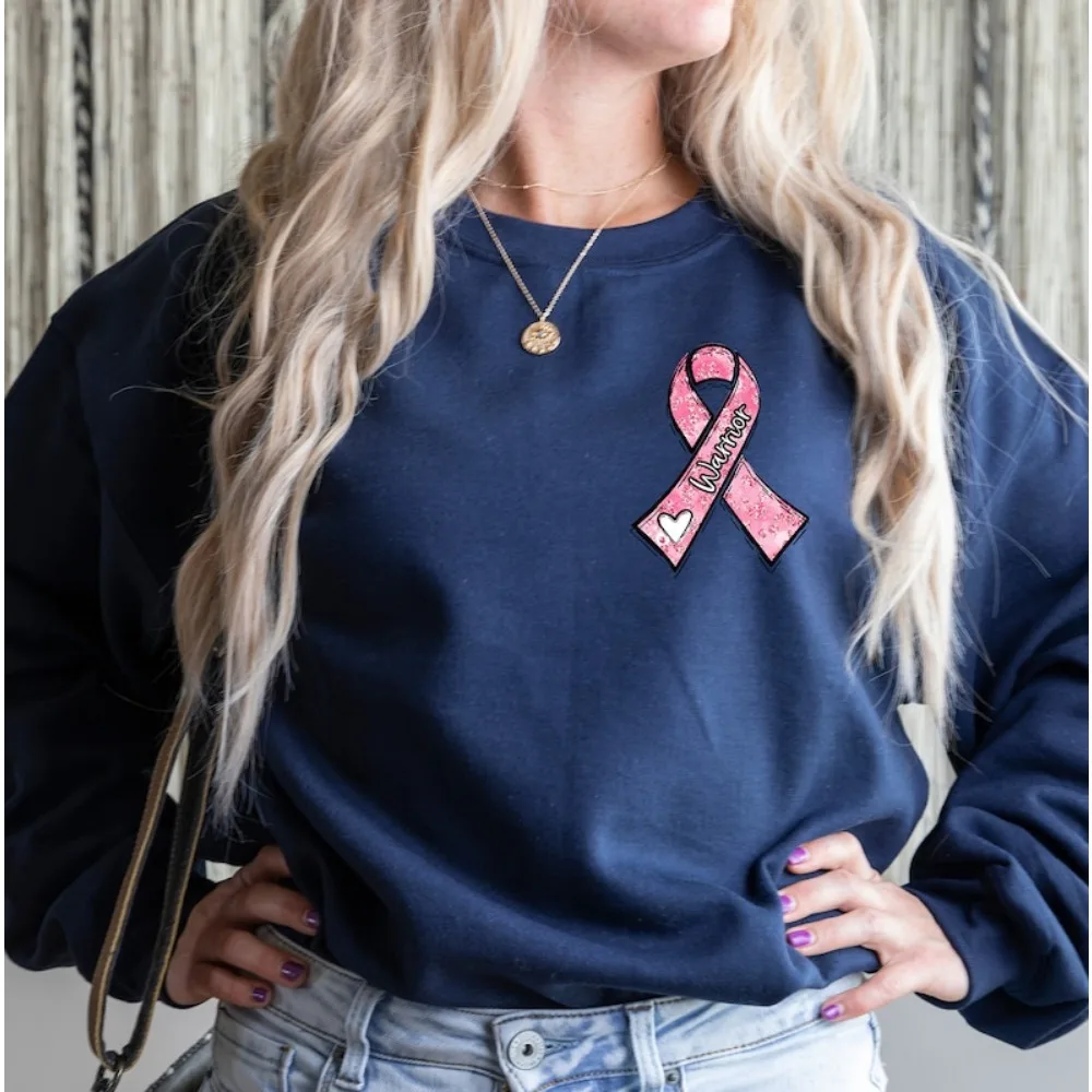 Sweat-shirt guerrier du Cancer du sein en octobre, nous portons un col rond rose, pull avec ruban rose, vêtements cadeaux pour femmes