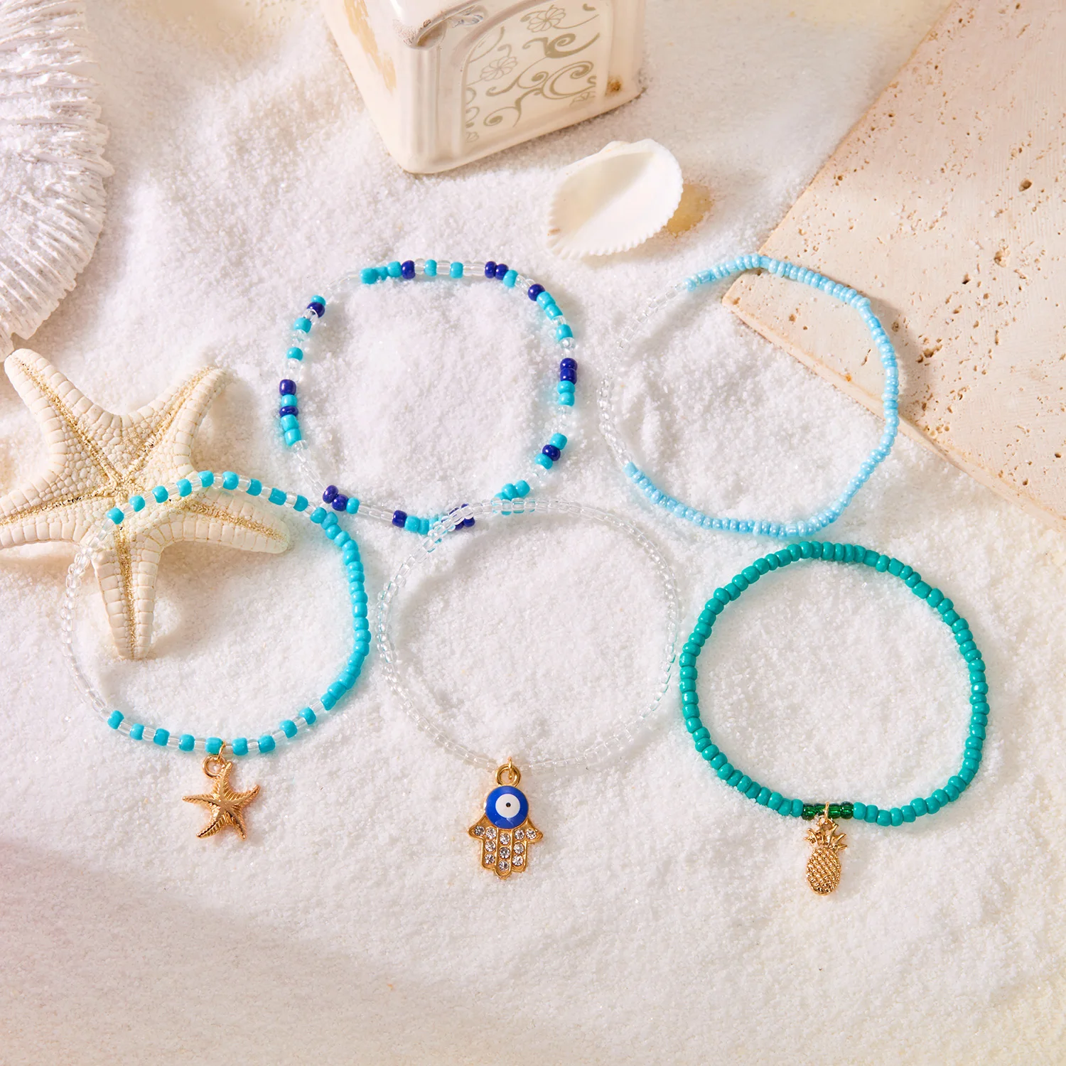 7-teiliges tropisch inspiriertes Armband-Set für Damen, Boho-Strand-Muschel-Ananas-Palmen-Anhänger-Schmuck, Sommer-Festival-Accessoires – Detail 5