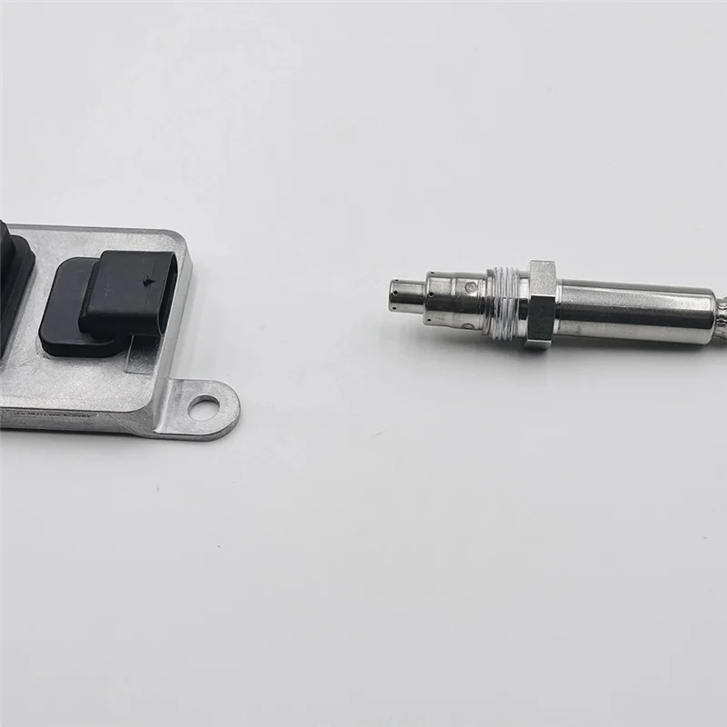 

AT92-12V 5Pins Nitrogen Oxide Sensor NOX Sensor For DAF Trucks Cummins Engine 5WK96713A 5WK96713