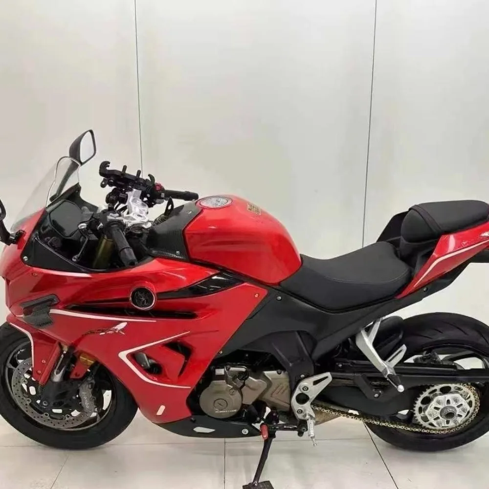 

550R sports motorcycle, original dual power mode, high-performance brake calipers, single-side swingarm. Well maintained