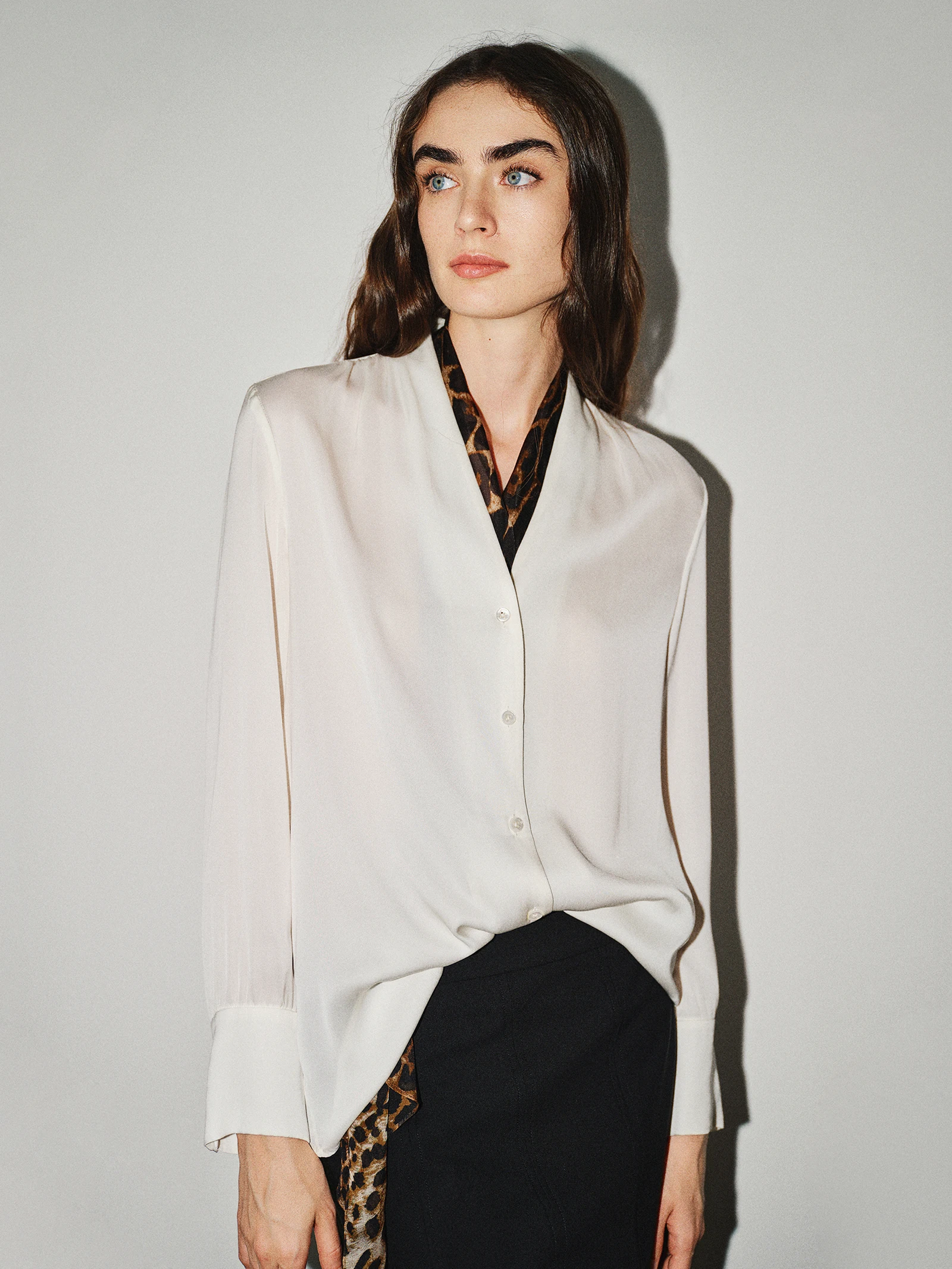 

Silk Blend V-Ne White irt Dra Mis Surface Commute Friendly Office Wear Comfortable Breathable Long Sve irt