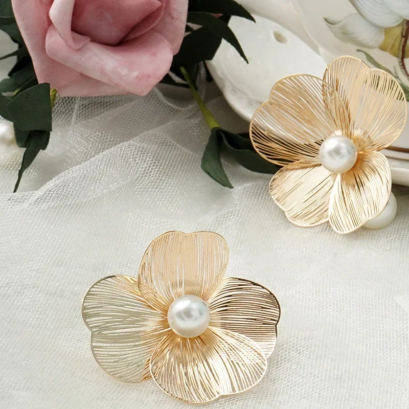 Luxury Gold Colour Camellia Flower Pearl Stud Earrings for Women Korean Fashion Simple Party Wedding Jewelry Delicacy Gift INS