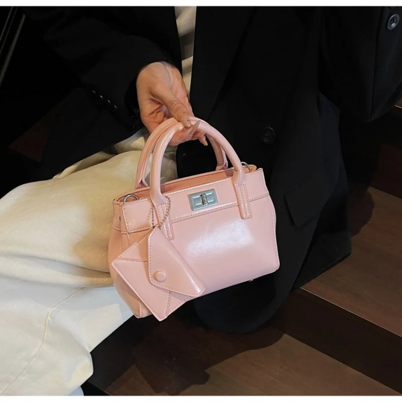 

Модная женская сумка из кожи ягуара в полоску, высококачественная, легкая, мягкая, повседневная, в современном стиле ​