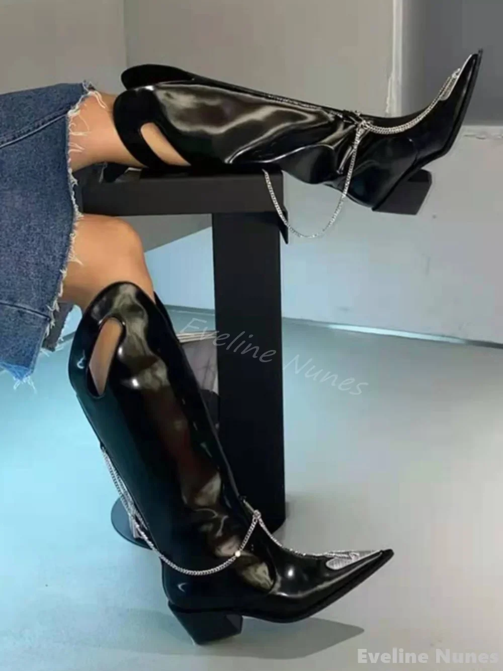

Shiny Love Heart-shaped High Boots Women Round Toe Black Leather Metal Chain Slip On Biker Boots New Fashion Personalized Boots