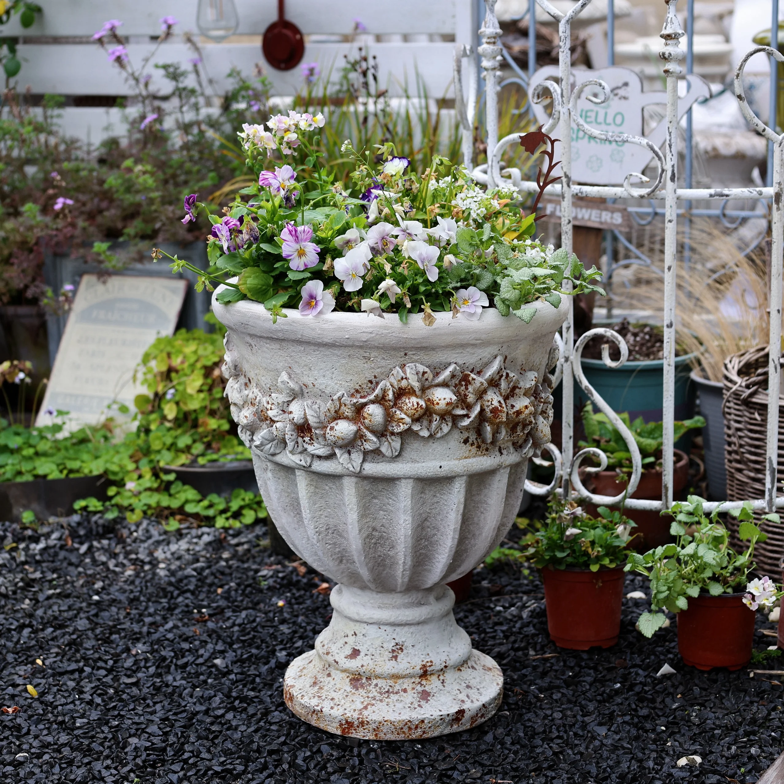 Retro rust spring relief flower surround breathable goblet flower pot outdoor garden balcony decoration ornament