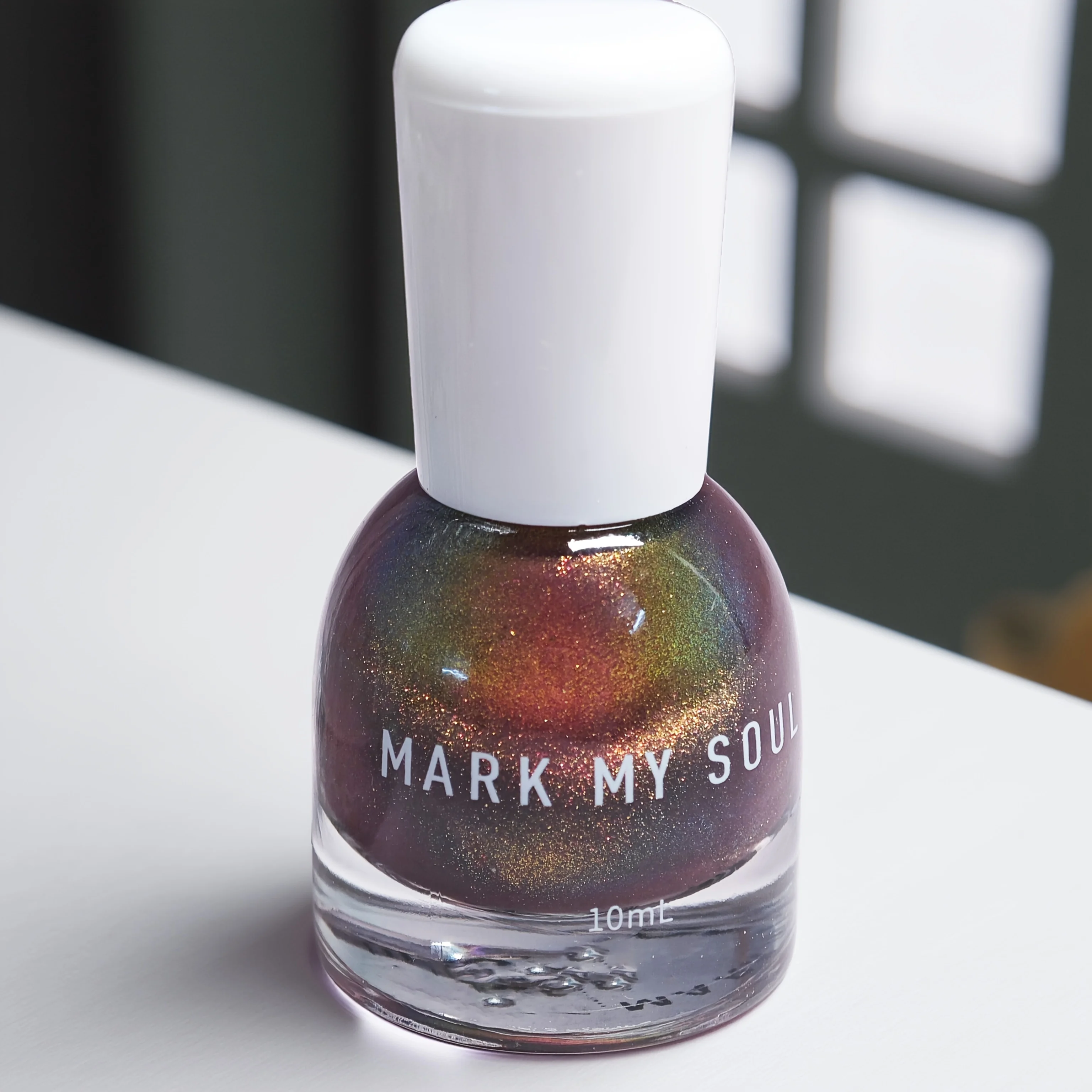 

S82 Neon Sky - 10ml No - bake Cat's Eye Nail Polish. It dries quickly and lasts long. With a mysterious and deep main color