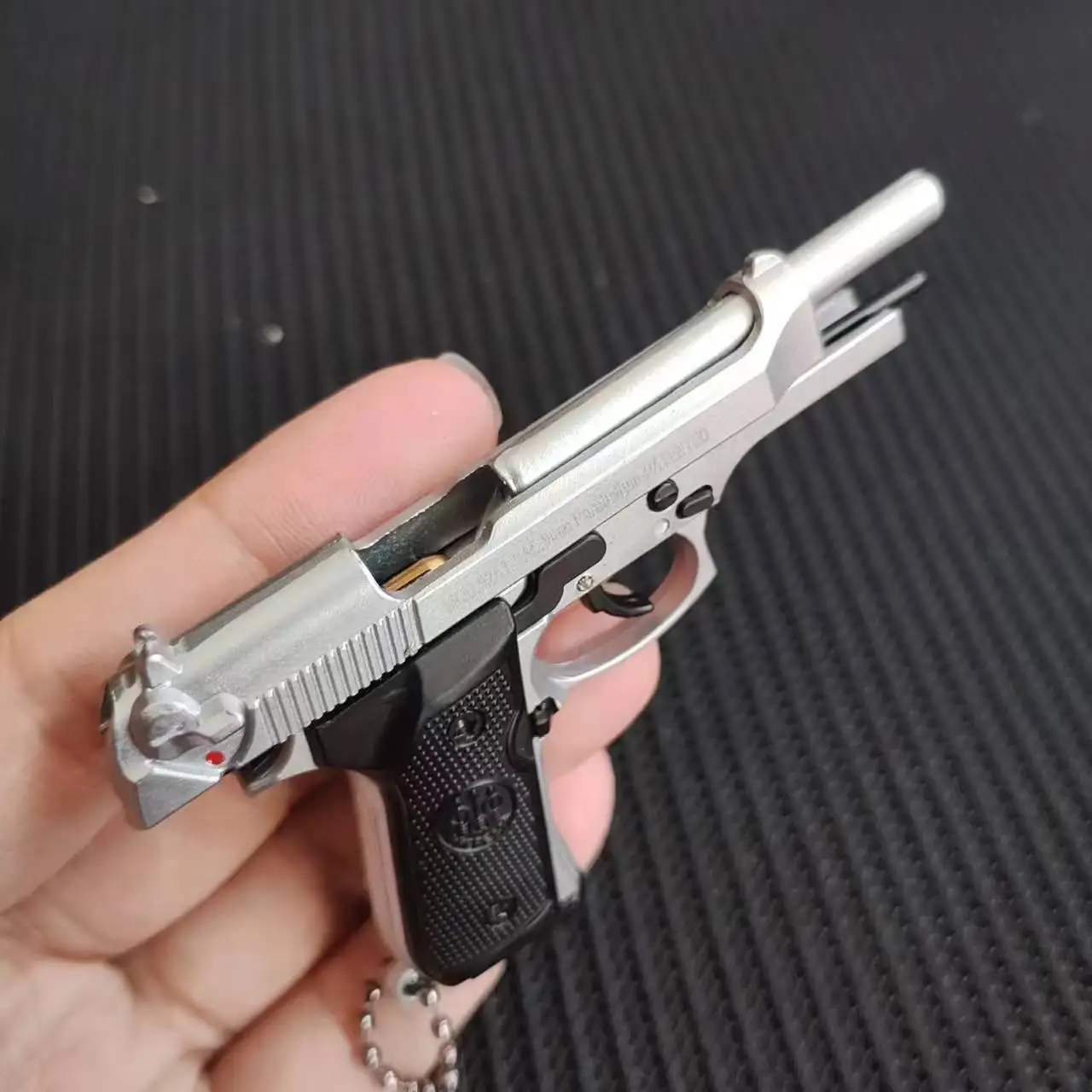 Alloy 1:3 Scale 92F Mini Pistol Model Keychain Mini Toy Gun Weapon Model Metal Keychain for Adult Kids Christmas Gift