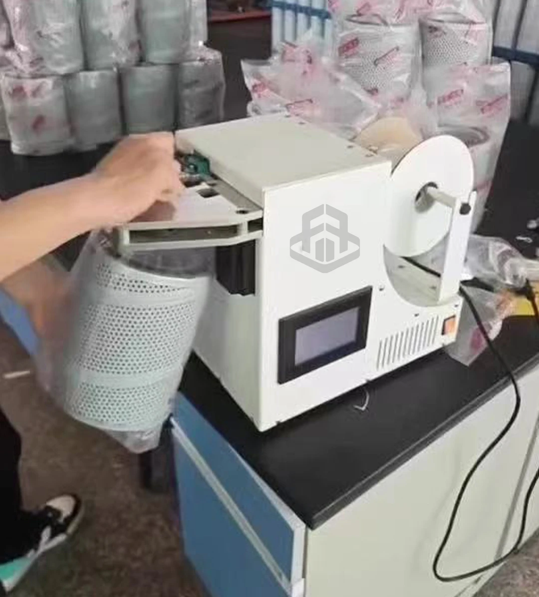 （2026）hotGold Wire Twist Tie Machine for Efficient Toast Bread and Candy Bags Packaging