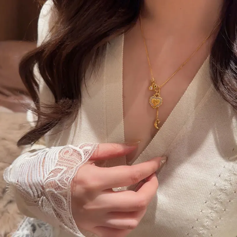 Fashionable Elegant Moon Star Pendant Necklace Suitable for Women's Daily Wear Parties Festivals Birthdays Jewelry Gifts