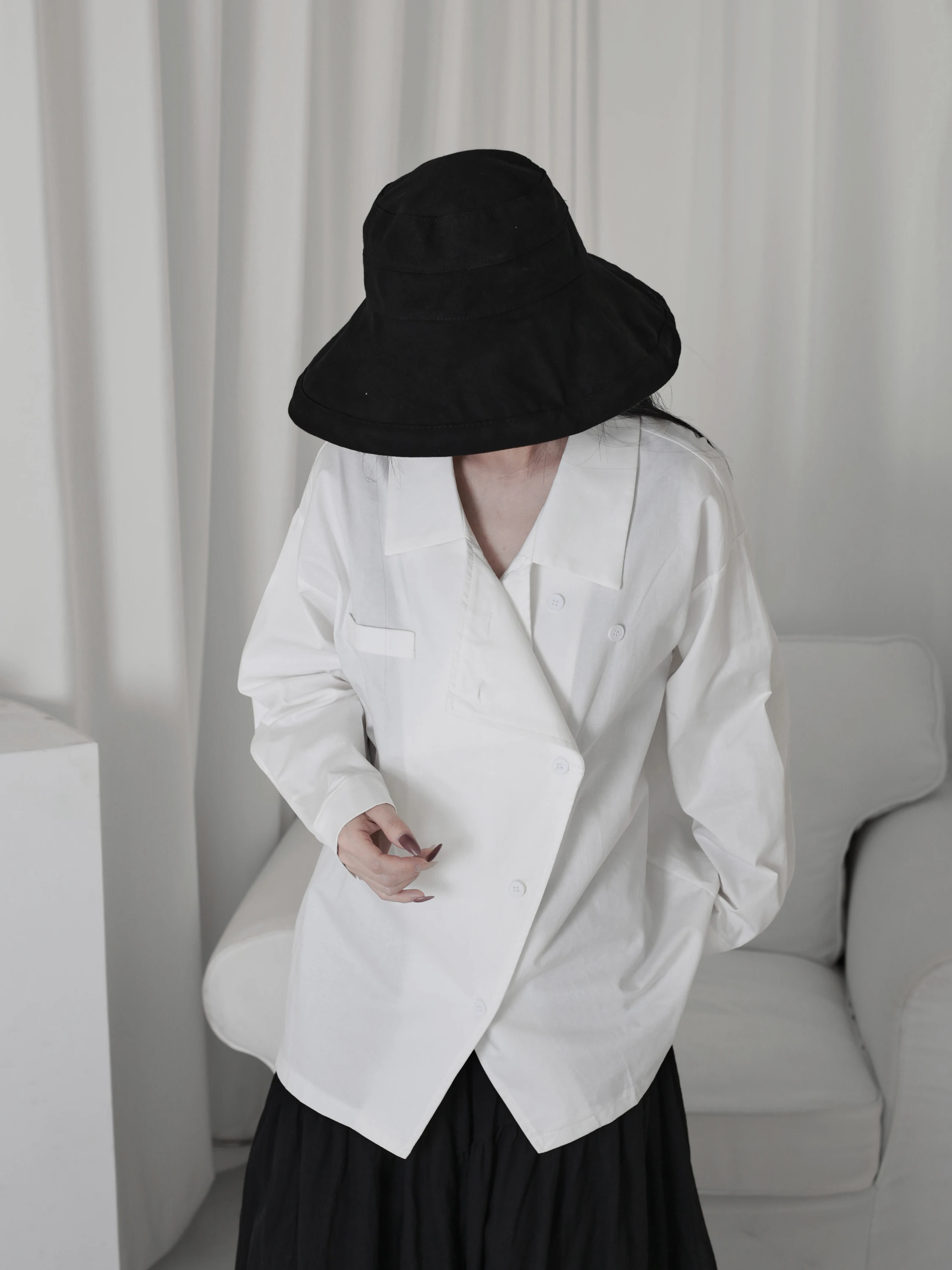 

Свободная женская рубашка с отложным воротником, белая, весенняя, с боковыми пуговицами, модная, стильная, с эффектным дизайном