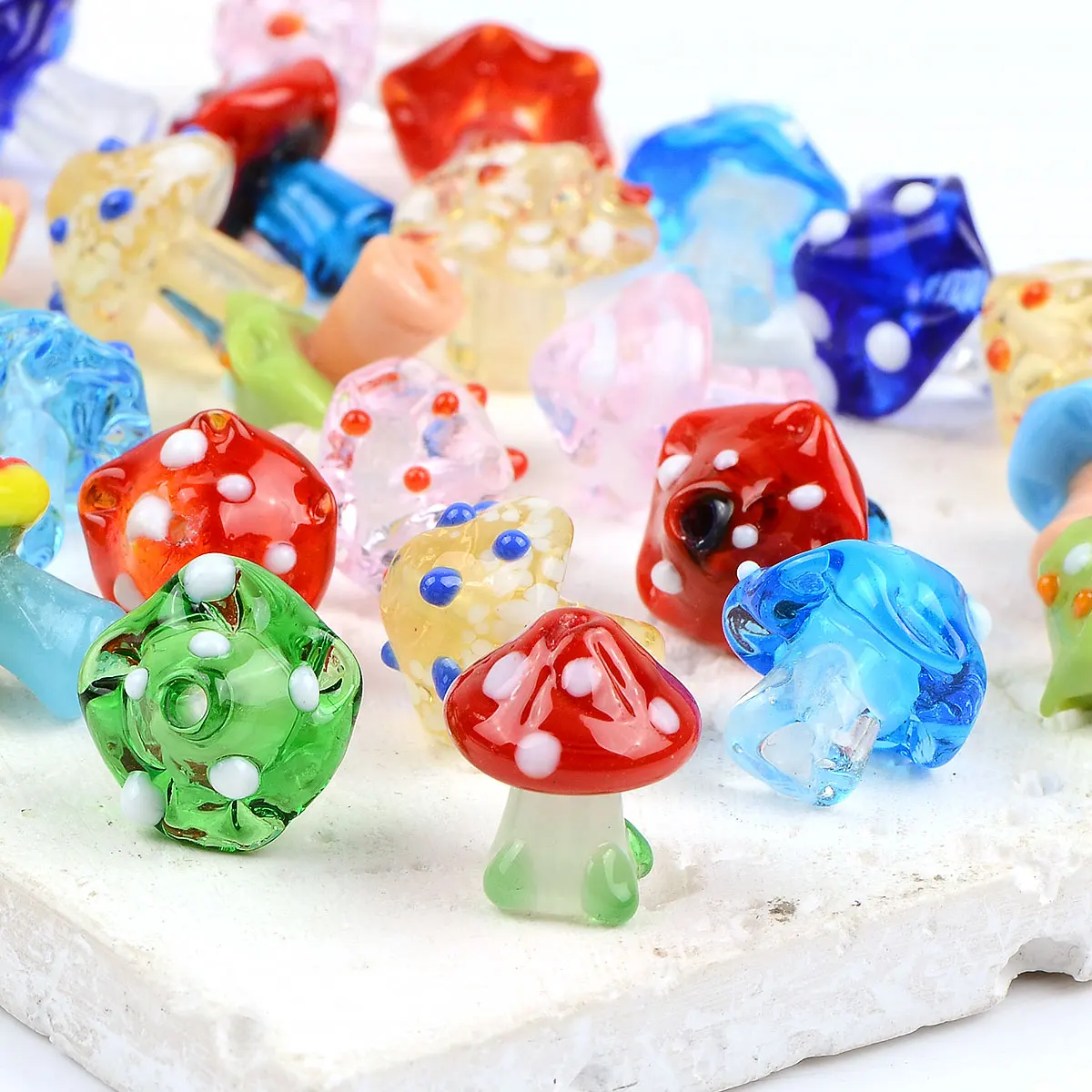 8pcs 1.6cm Random Color Mix Fleck Mushroom Shape Translucency Vibrant Glass Beads DIY Necklace Bracelet Jewelry Accessories
