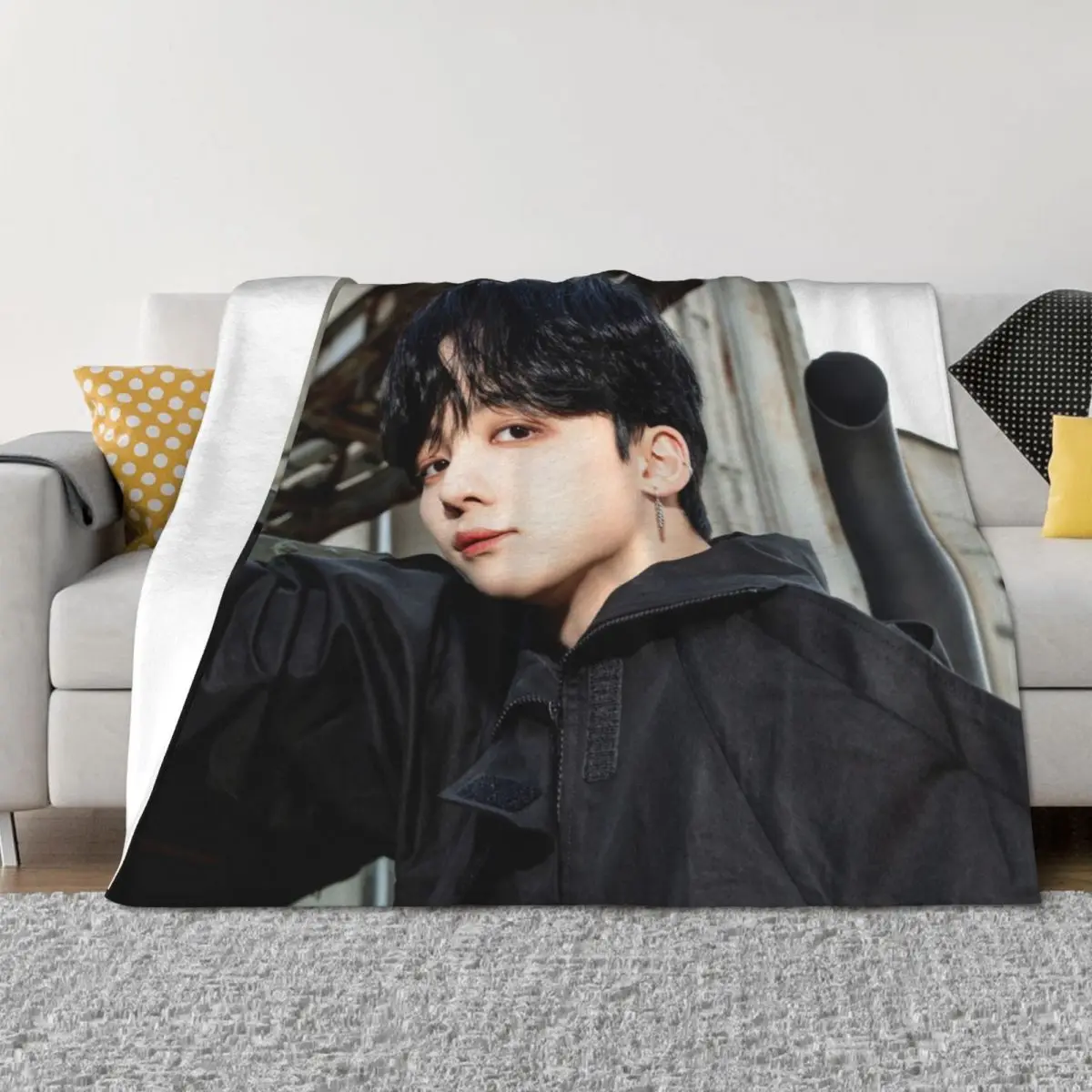 

ATEEZ YUNHO THE WORLD EP.1 : MOVEMENT GUERRILLA Throw Blanket Camping Large heavy to sleep Luxury Thicken Blankets