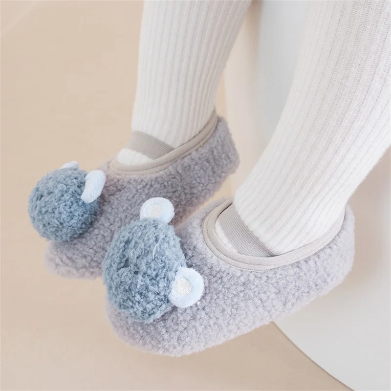 أحذية أطفال مضادة للانزلاق على الأرض مشوا لأول مرة، جوارب شتوية لطيفة على شكل رسوم كرتونية سميكة ونعل ناعم للفتيات والأولاد