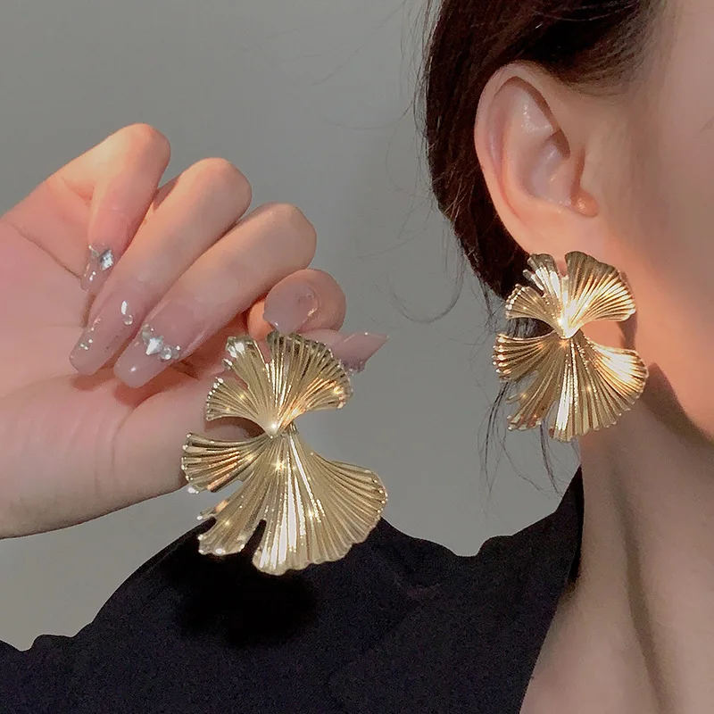 1 Pair Fashion Geometric Gold Color Ginkgo Biloba Leaf Shape Drop Earring for Women Creative Simple Punk Dangle Earring Jewelry