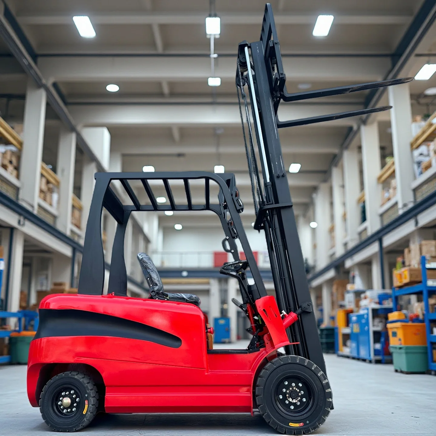 YG Customized Free Shipping Economical Warehouse Forklift Lithium Battery Electric Forklift 1.5 Tons 2 Ton 3 Ton Small Electric