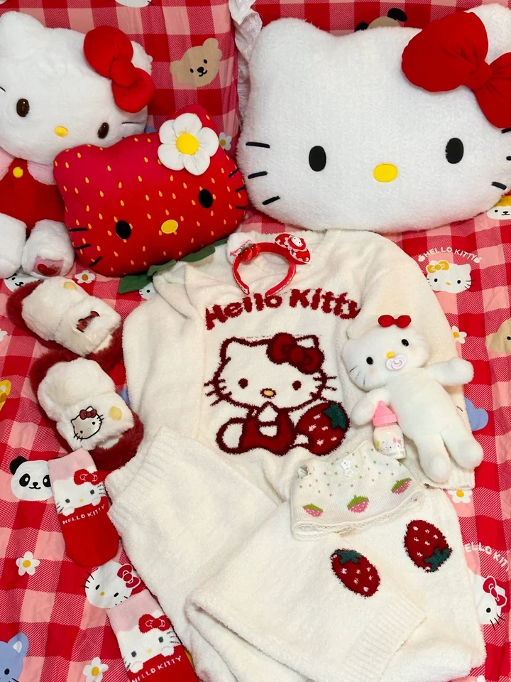 2024 New Hello Kitty Anime Cartoon Girl Pajamas Set  Women\'s  Winter Thickened Fleece Warm Clothes Pants Set For Women Girls