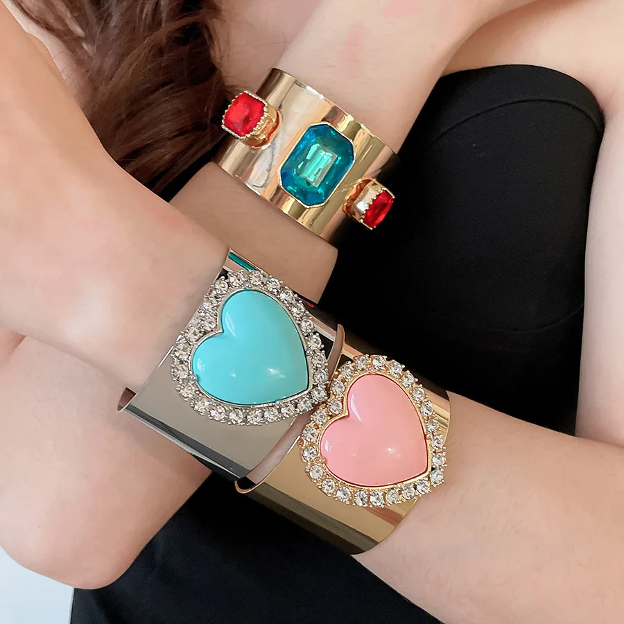 Vintage Wide Chunky Crystal Bangle for Women Exaggerated Large Gold Color Open Cuff Heart Bangle Bracelet Party Jewelry Gifts