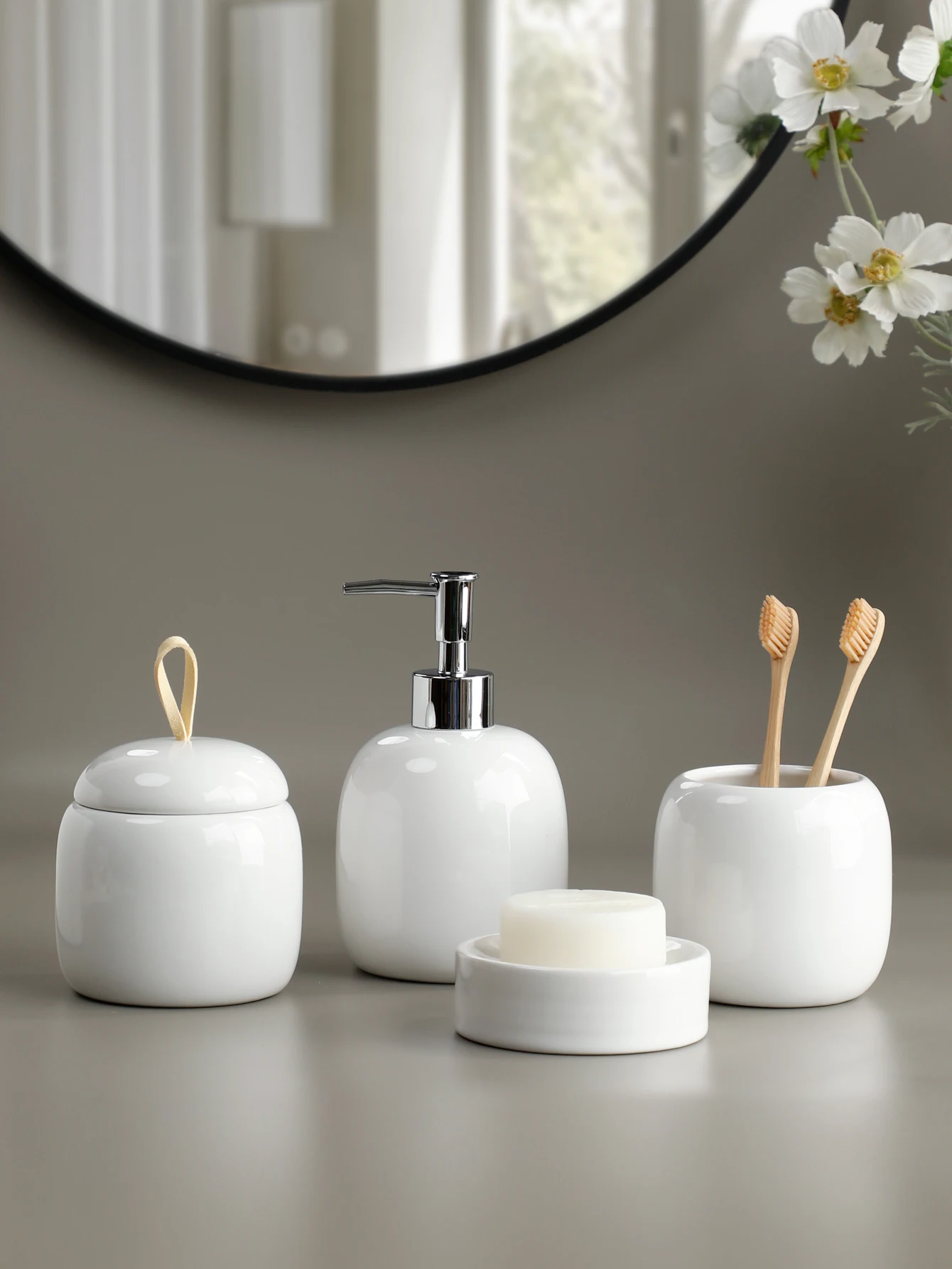 Set di accessori per il bagno Dispenser di sapone portasapone bicchiere pompa bottiglia tazza tampone di cotone scatola materiale ceramico nero o