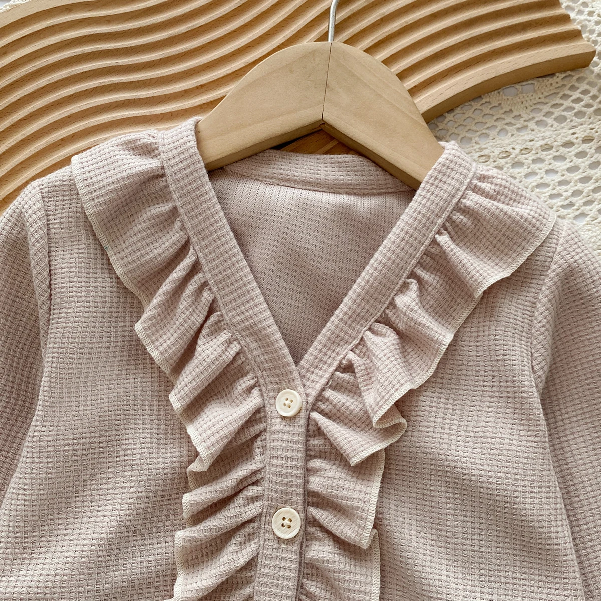Mädchen-Set im Herbst-Urlaubsstil, koreanisches Blumenmuster, ärmelloses Kleid, langärmliges Oberteil, schlichtes 2-teiliges Set, modisch, lässig – Detail 4