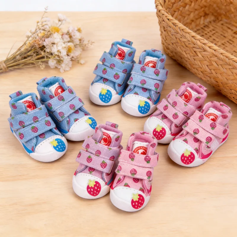 Zapatos de Lona con Estampado de Fresa para Perro, Zapatillas Transpirables para Perro, Calzado Suave y Cálido para Cachorro, Botas de Moda para Gato para Exteriores, Zapatos Antideslizantes para Mascotas