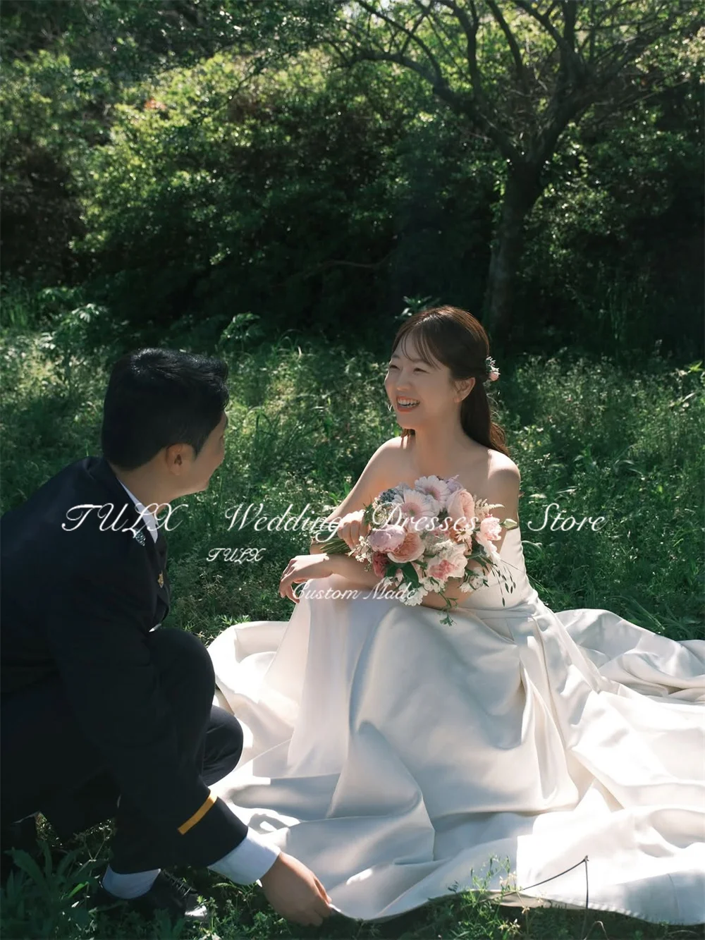 TULX Semplici abiti da sposa in raso avorio Corea Servizio fotografico all'aperto Senza spalline Una linea Abito da sposa lungo Corsetto Personalizzato nnegolare