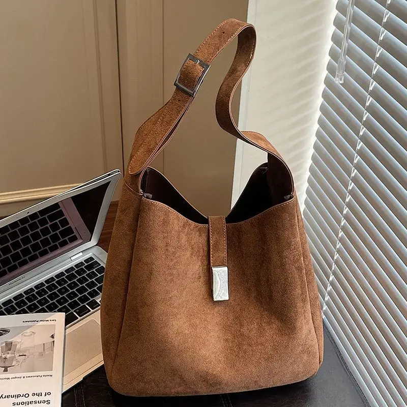 

Fall Commuter Women's Bag Large Capaci Underarm Single oulder Bag Korean Sle Casual New 2025 Faion Handbag