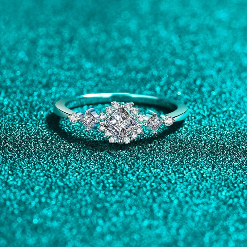 

Square Geometric Ring Women's 0.4CT Moissanite PT950 Platinum - Soft diamond shine, square versatile, office commute style