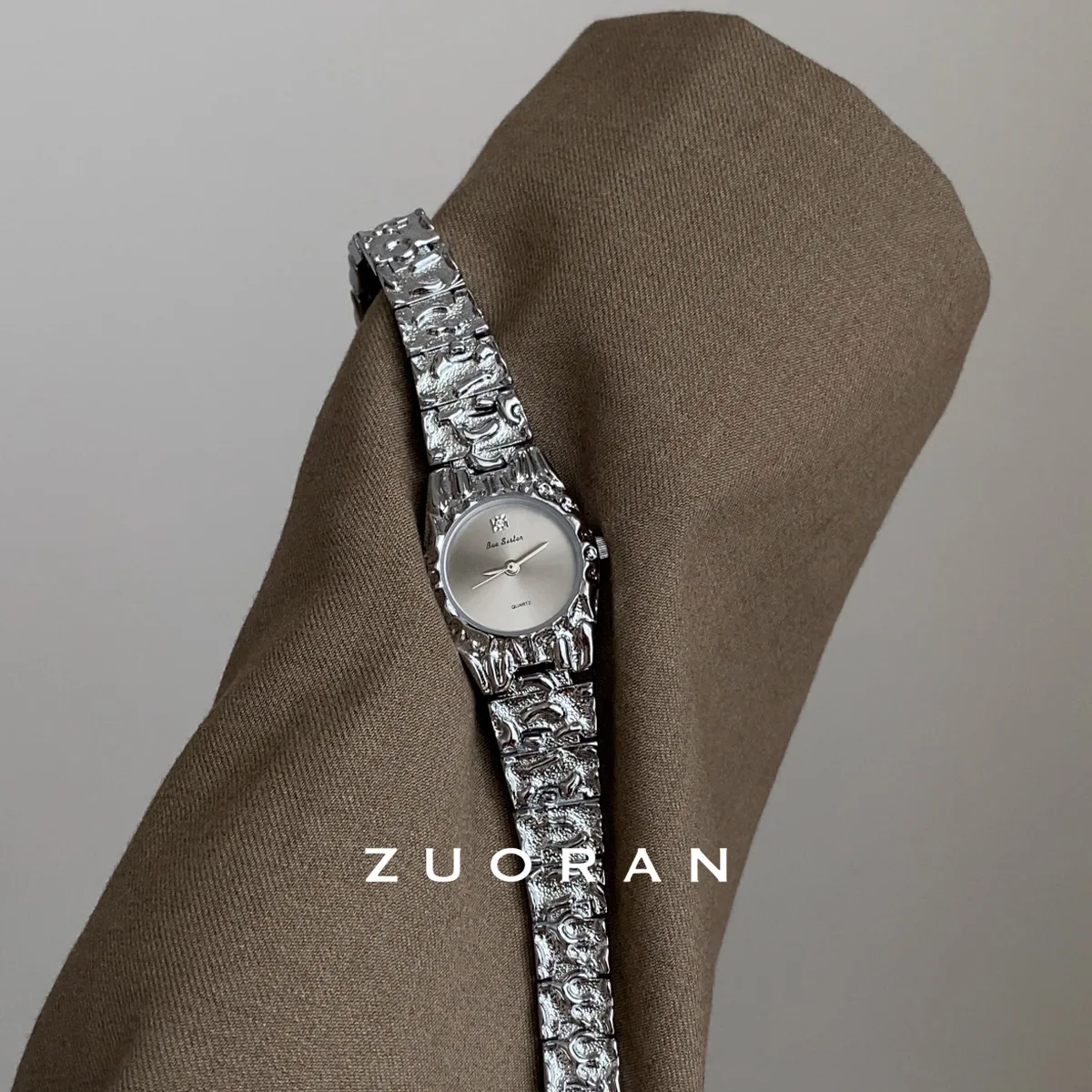 

New women's wristwatchstylish round dialelegant and sophisticatedhigh-end quartz watcha fashionable quartz watcha gift for women