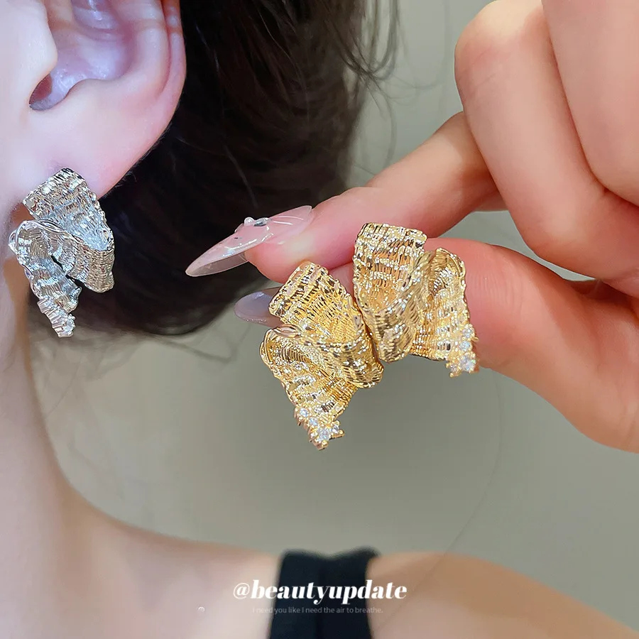 Modern Textured Metallic Crinkle Bow Earrings Statement Abstract Irregular Wavering Studs Unique Chunky Piercing Jewelry