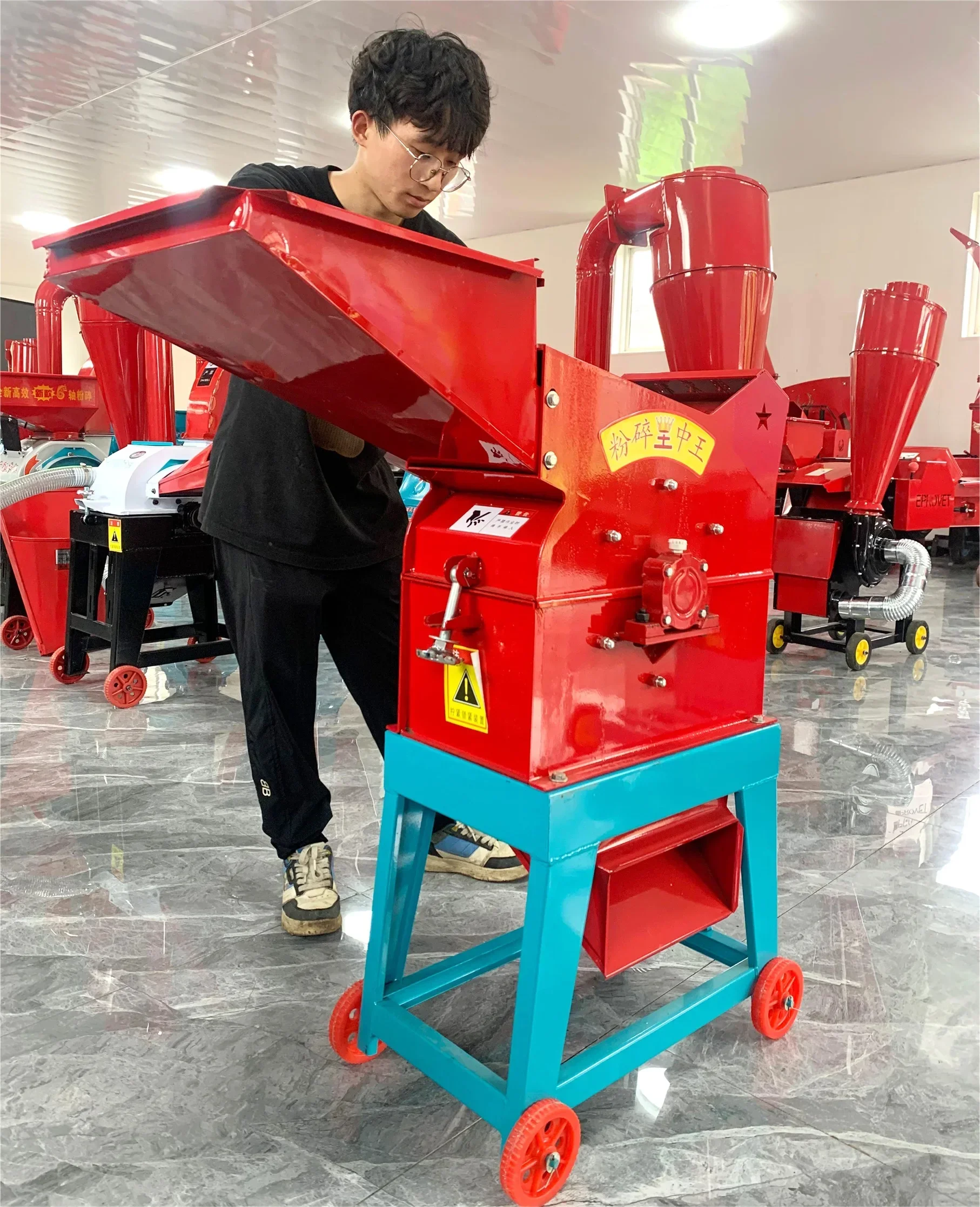 Livestock feed processing animal feed hammer mill grinder crusher maize corn grain crusher milling chopper machine 800 kg/h