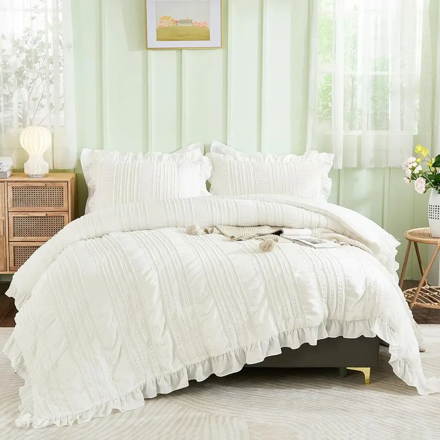 

White Queen Comforter Set,Boho Ruffle Comforter for Queen Bed,Soft Seersucker Shabby Chic Bedding Set with 1 Comforter,2 Tufted