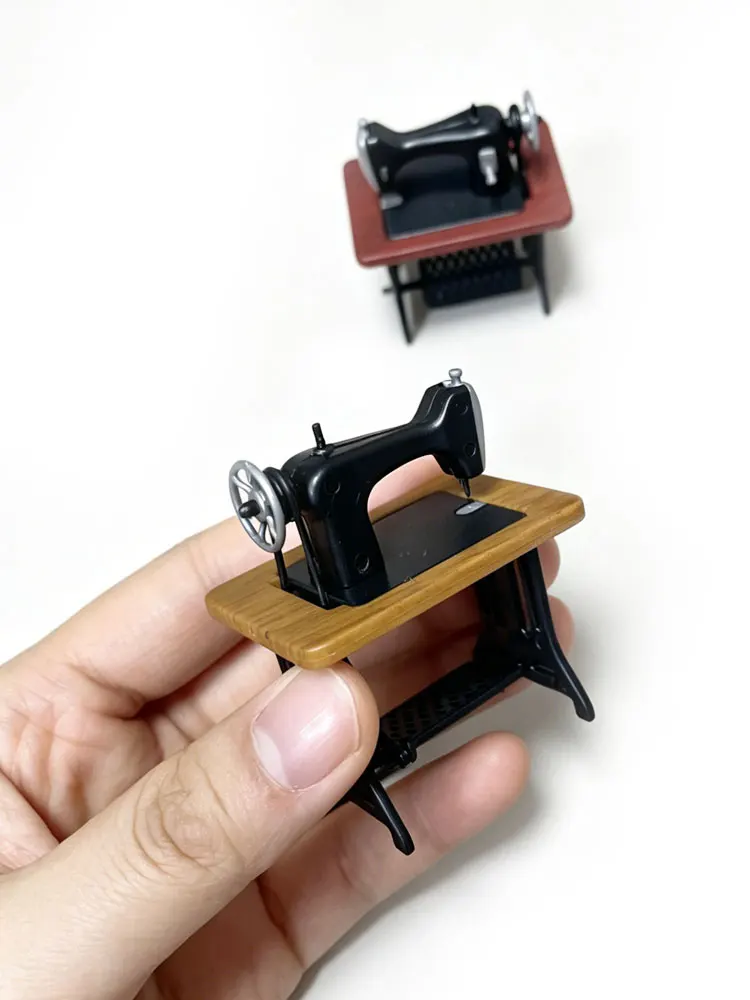 Dollhouse Miniature 1:12 Model Mini Sewing Machine Retro Mini Home Simulation Ornament Miniature Model Toy view 4