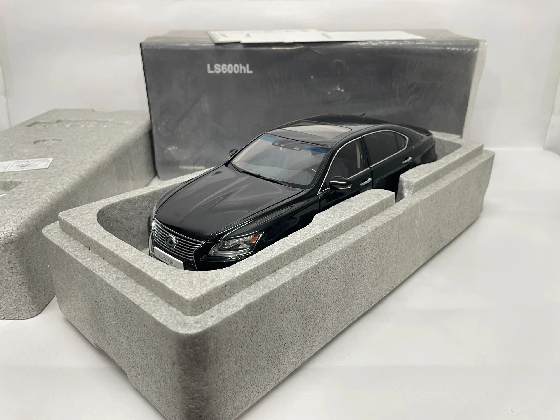 

Autoart 1:18 LS600HL Black Simulation Limited Edition All Open Alloy Metal Static Car Model Toy Gift