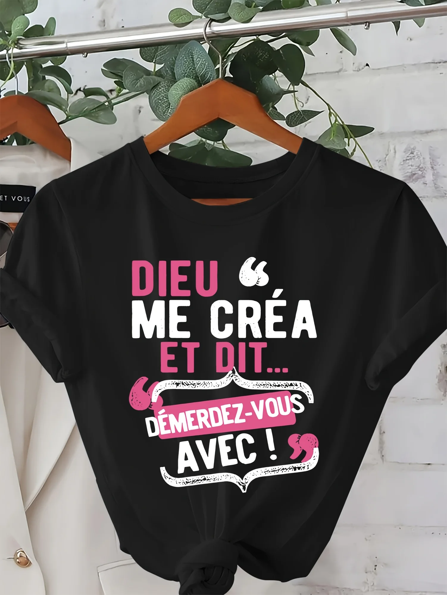 Camiseta casual con cuello redondo para mujer con cita francesa "Dieu Me C'est Mon Saint" - Top de manga corta con estampado de letras juguetonas para primavera