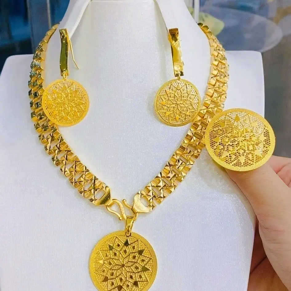 2024 Nieuwe 24K Vergulde Dubai Sieraden Set Ronde Mode Ketting Oorbellen Bruids Accessoires Driedelige Set Y10153