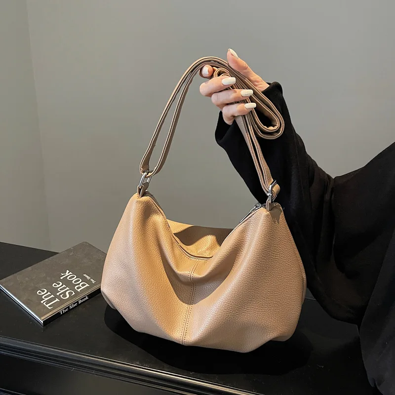 

Женская дорожная сумка через плечо, новинка весны 2023 года, большая вместимость в стиле ретро с мягкой поверхностью, универсальный бестселлер, стильная сумка