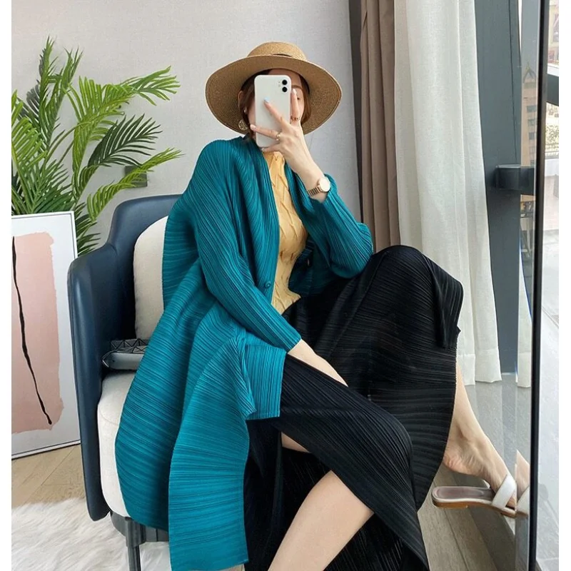 Women's Pleated Windbreaker Jacket Mid-Length Fashionable Western Style Shawl Bat Sleeve Cardigan [82050]