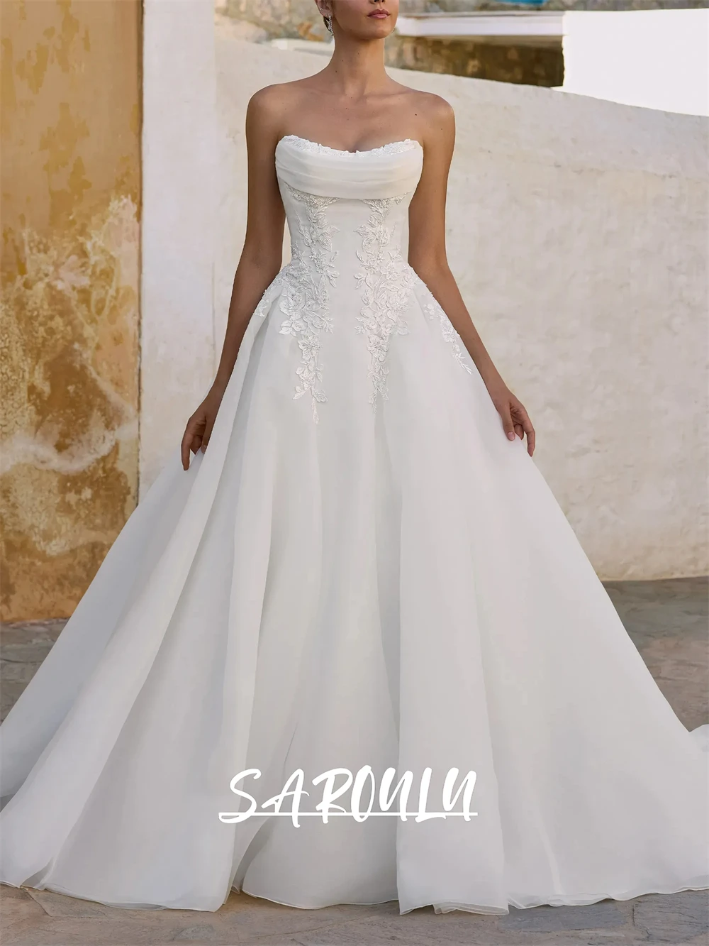 Vintage Organza Wedding Dress with Lace Appliques Strapless Button Closure Backless Bride Dresses Customized Plus Bridal Gown