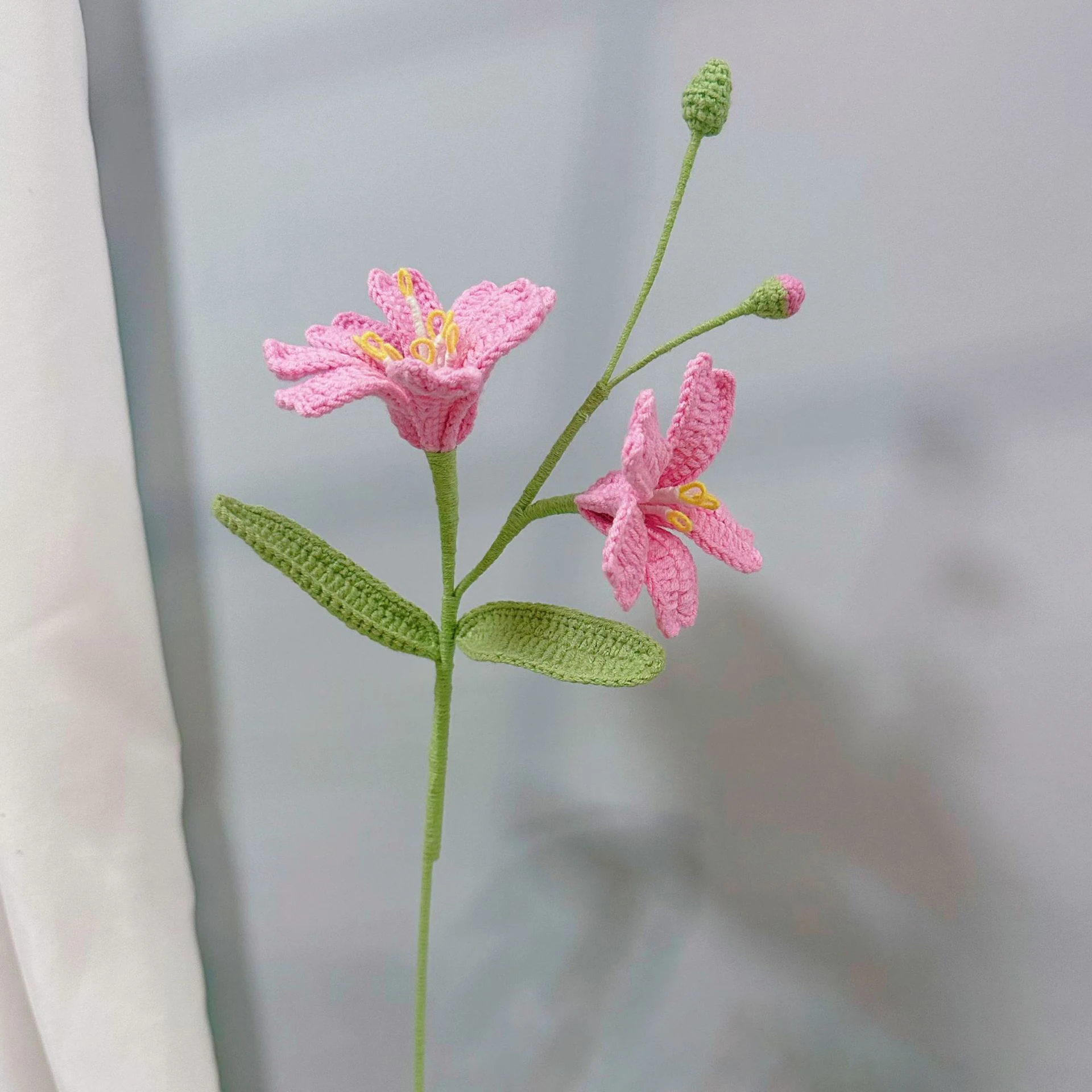 Gehäkelte Blumenäste, handgestrickter Blumenstrauß, kreative künstliche Blumen, Dekoration für Hochzeitsräume, ein schönes Geschenk. – Detail 4
