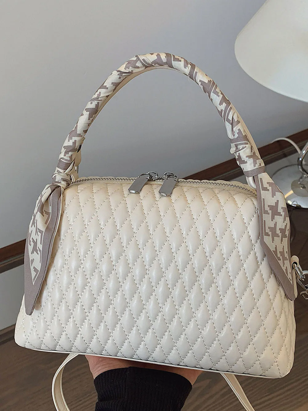 

Новая горячая распродажа: весенне-летняя сумка через плечо с ромбовидным узором, однотонная женская сумка, модная повседневная сумка на плечо.