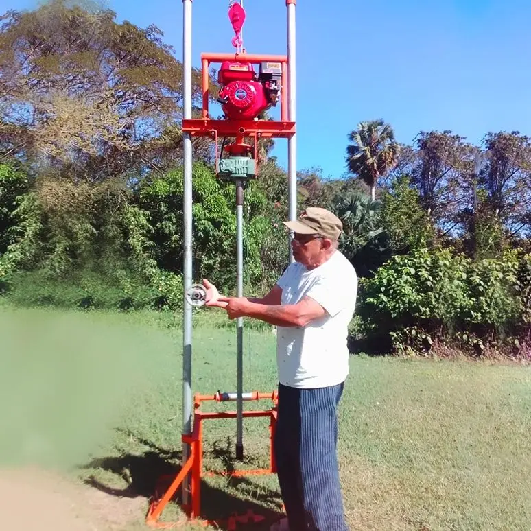 

Индивидуальная портативная буровая установка для водяных скважин глубиной 80 м с бензиновым/дизельным двигателем, легкая мини-ручная буровая машина для продажи
