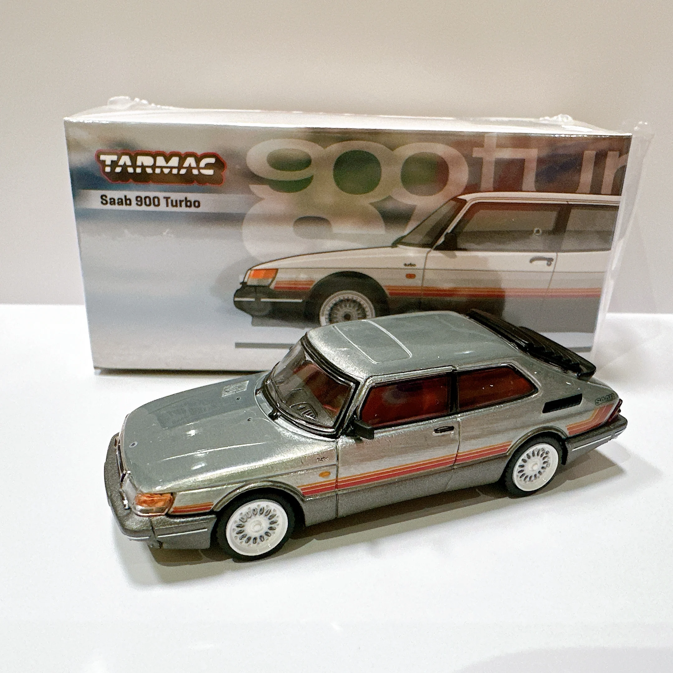

Tarmac Works *CHASE * 1:64 Saab 900 Turbo White, литая под давлением модель автомобиля, коллекция игрушек
