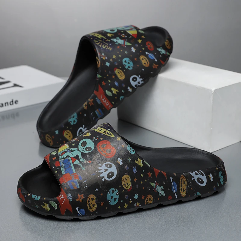 

Men's 2026 Summer New Slide Sandals Lightweight Non-Slip Wear-Resistant Casual Plus Size Indoor Outdoor Slippers