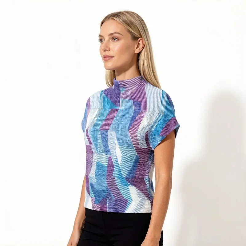 

Плиссированная футболка Miyake с коротким рукавом, летняя, новый стиль, элегантная, для повседневной носки, с воротником-стойкой, с эффектом зернистой текстуры, женская, универсальная, приталенная, плиссированная.