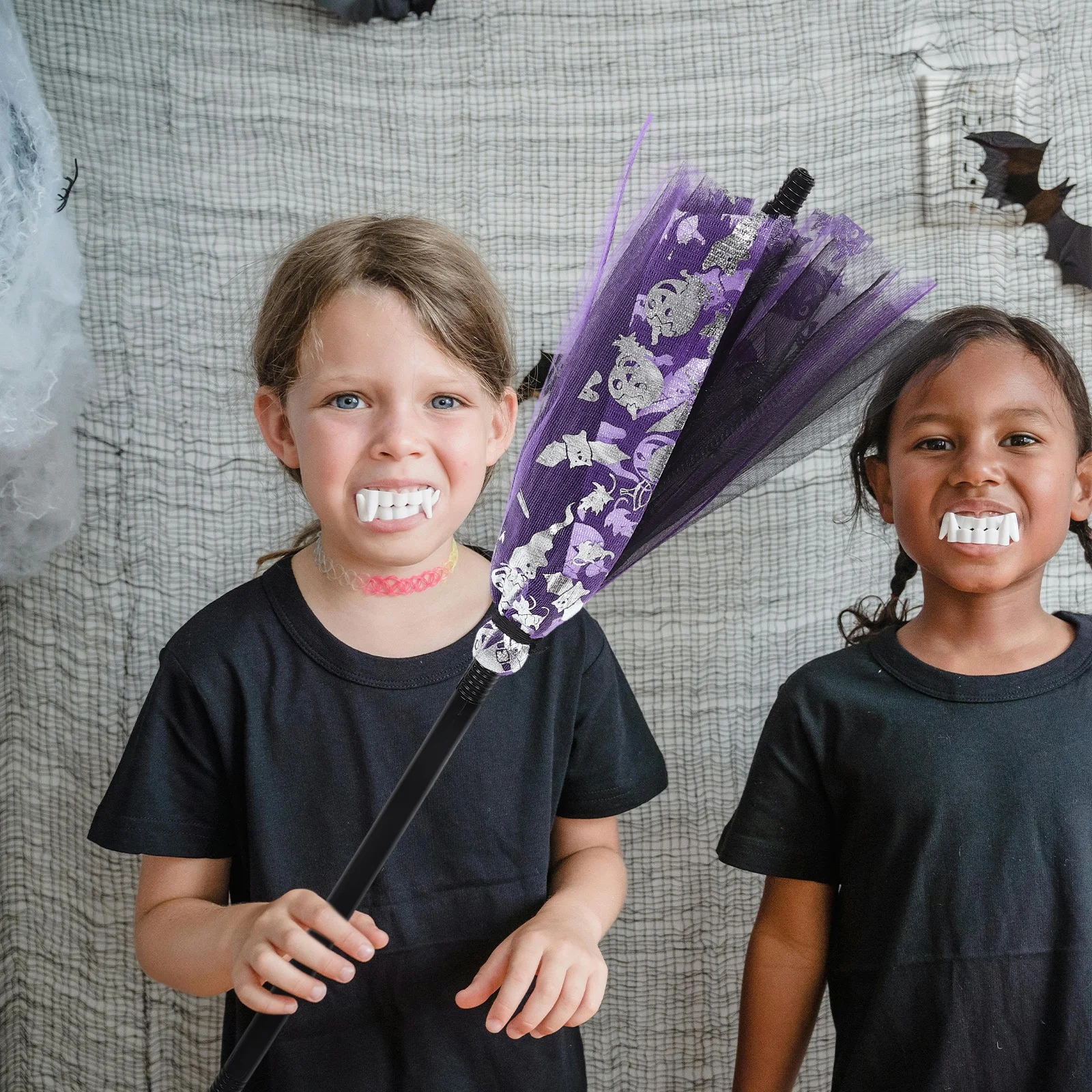 Escoba de bruja para Halloween, escoba desmontable para niños, tamaño infantil, accesorios de decoración para fiesta de Halloween, escoba espeluznante