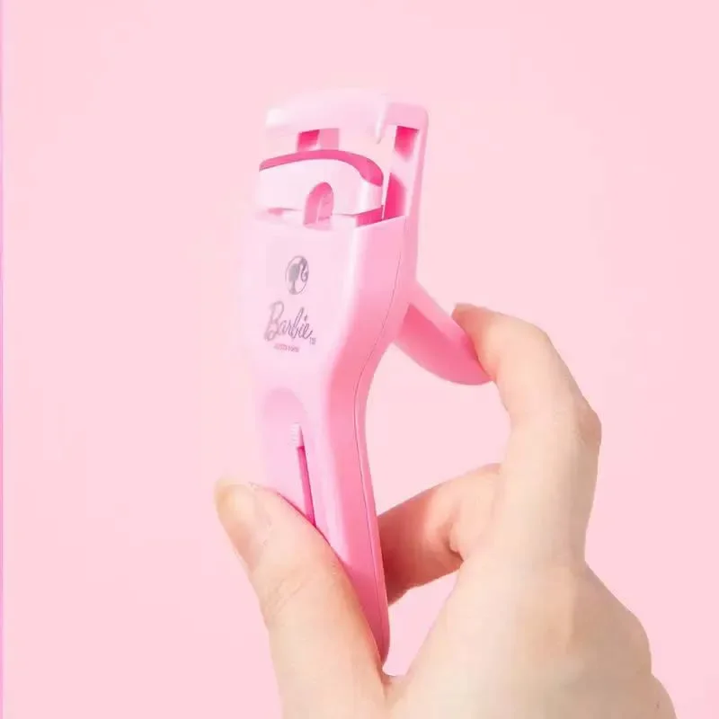 Miniso Barbie Eyelash Curler Fashion Pink Portable Eyelash Curler Eyebrow Razor 2-In-1 Beauty Tool Girls Student Makeup Gift