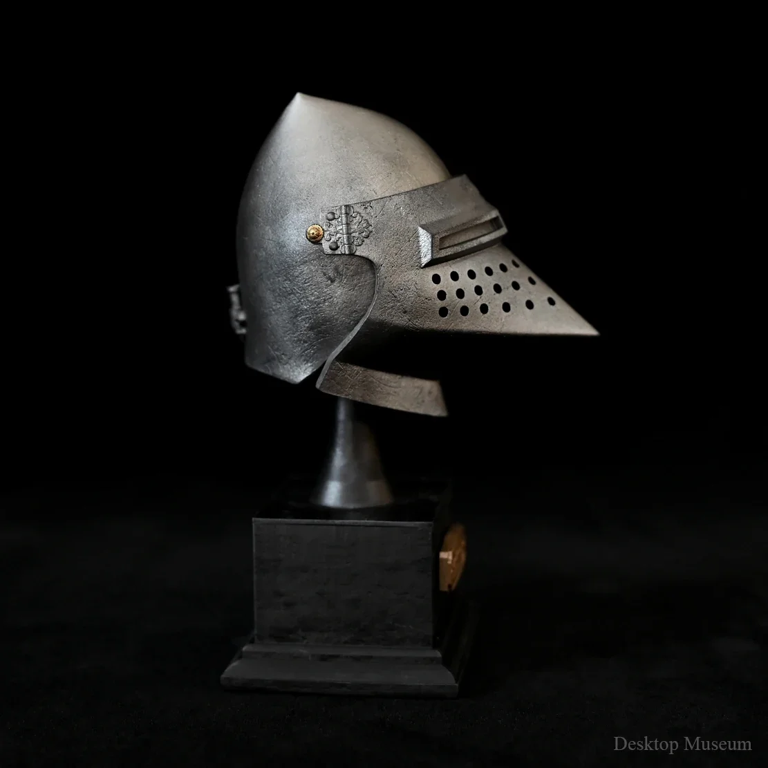 (ارتفاع كامل 135 ملم) خوذة الفارس الأوروبية المصنوعة من الراتنج المزخرف لسطح المكتب LTCP-394